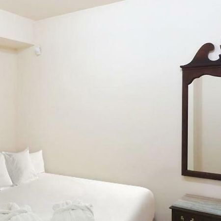 Apartment In The Center Of Yerevan By The Republic Square Esterno foto