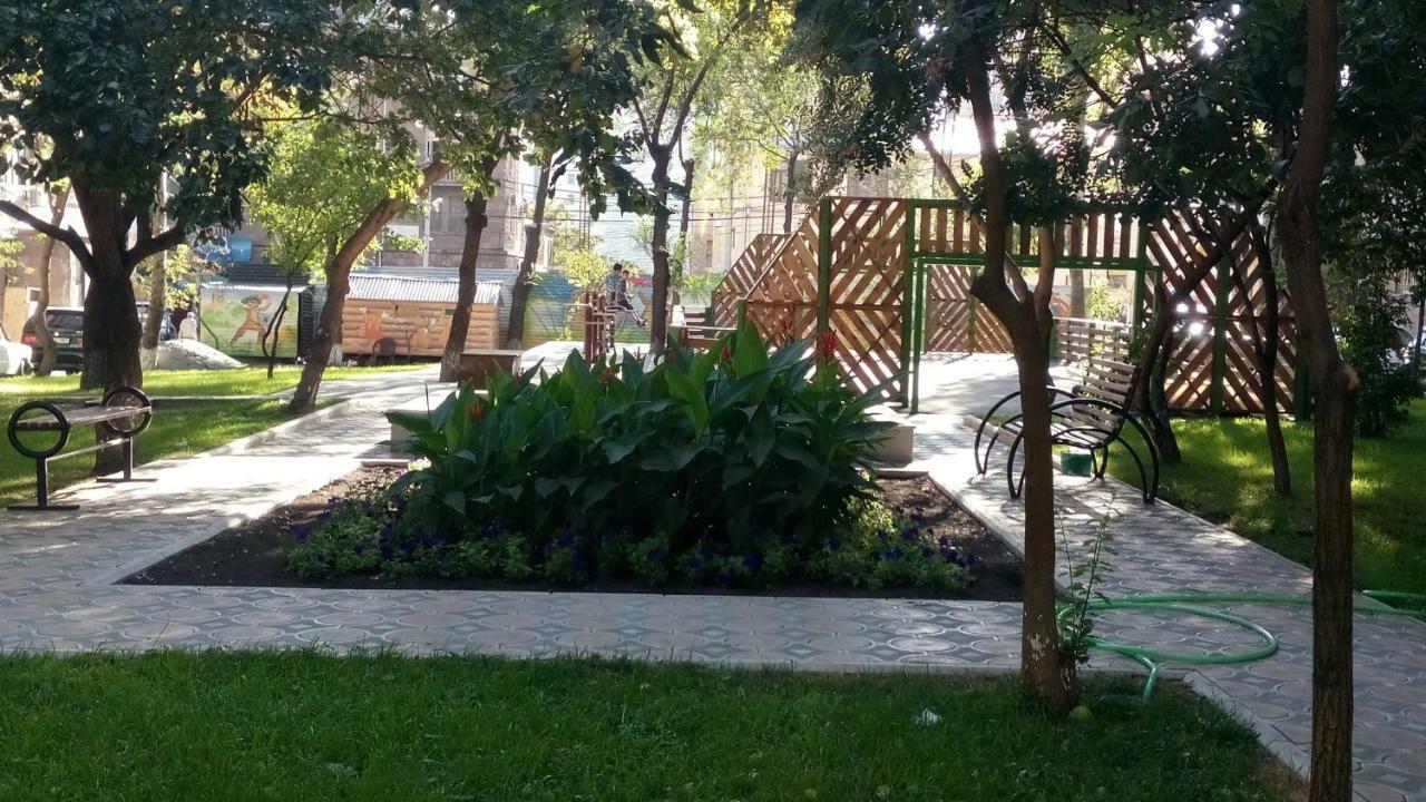 Apartment In The Center Of Yerevan By The Republic Square Esterno foto